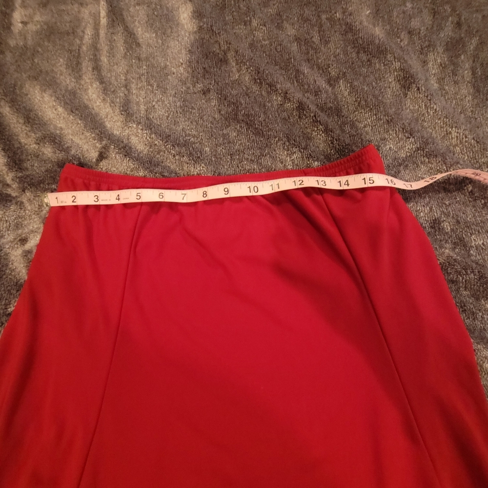 Kathy Robert's red flowy skirt. - Picture 5 of 6